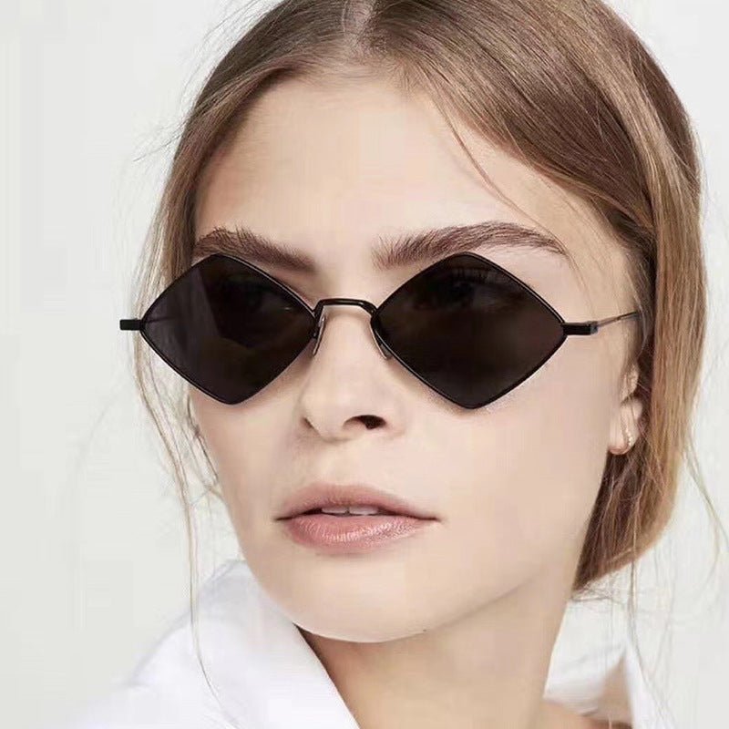 Retro Diamond Sunglasses - True Garment